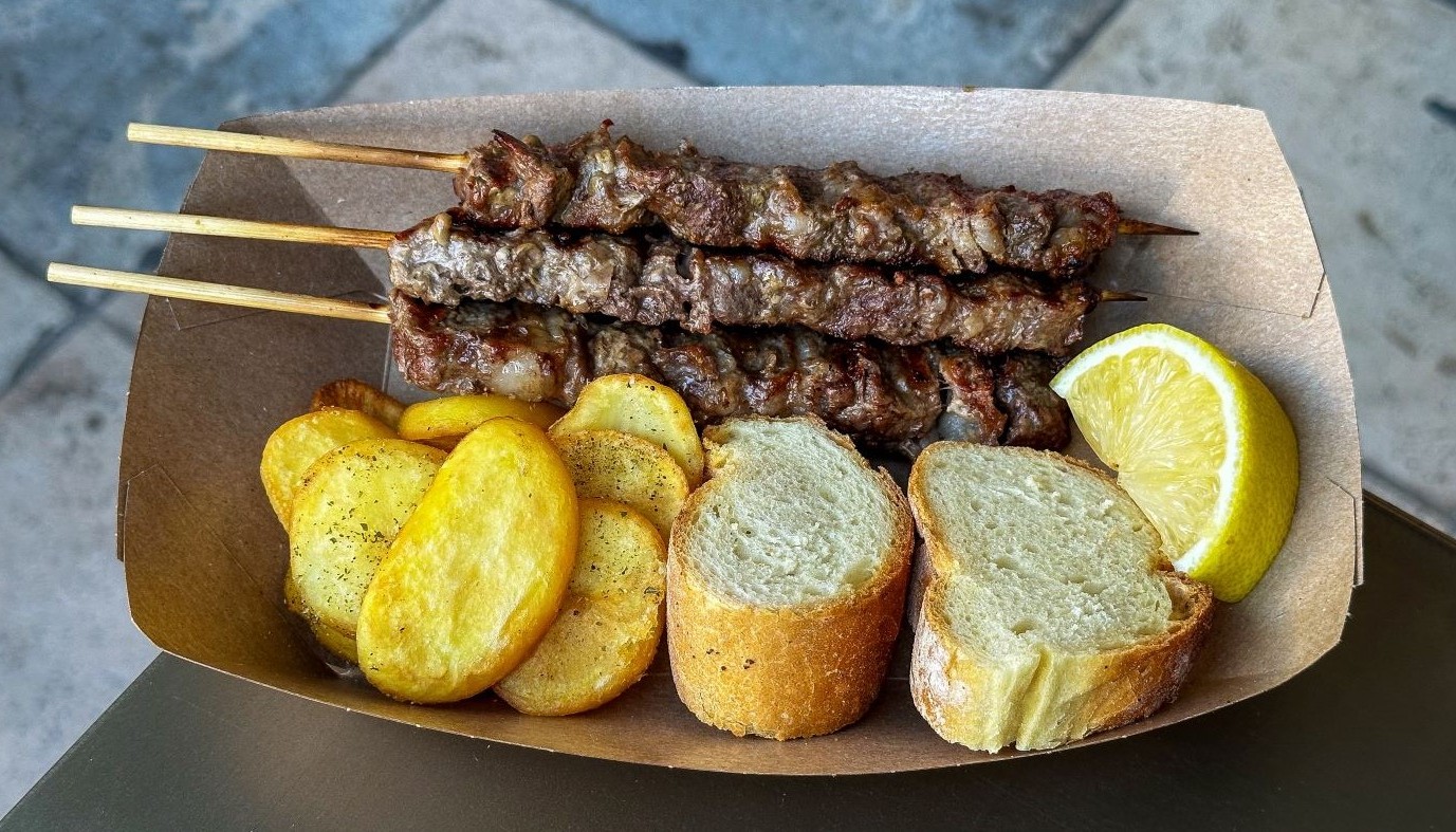 ΤΟ ΡΟΥΣΤΙΚ ΚΑΛΑΜΑΚΙ ΠΡΟΒΑΤΙΝΑΣ ΣΤΗ ΛΟΡΔΑ | Βρώμικα Μυστικά