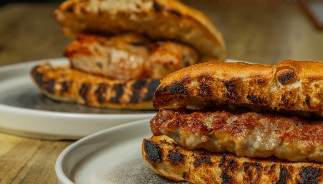 ΤΟ ΔΙΑΣΗΜΟ ΨΩΜΑΚΙ-ΣΟΥΒΛΑΚΙ ΤΟΥ ΛΑΜΠΡΟΥ ΣΤΗΝ ΚΩ | Βρώμικα Μυστικά