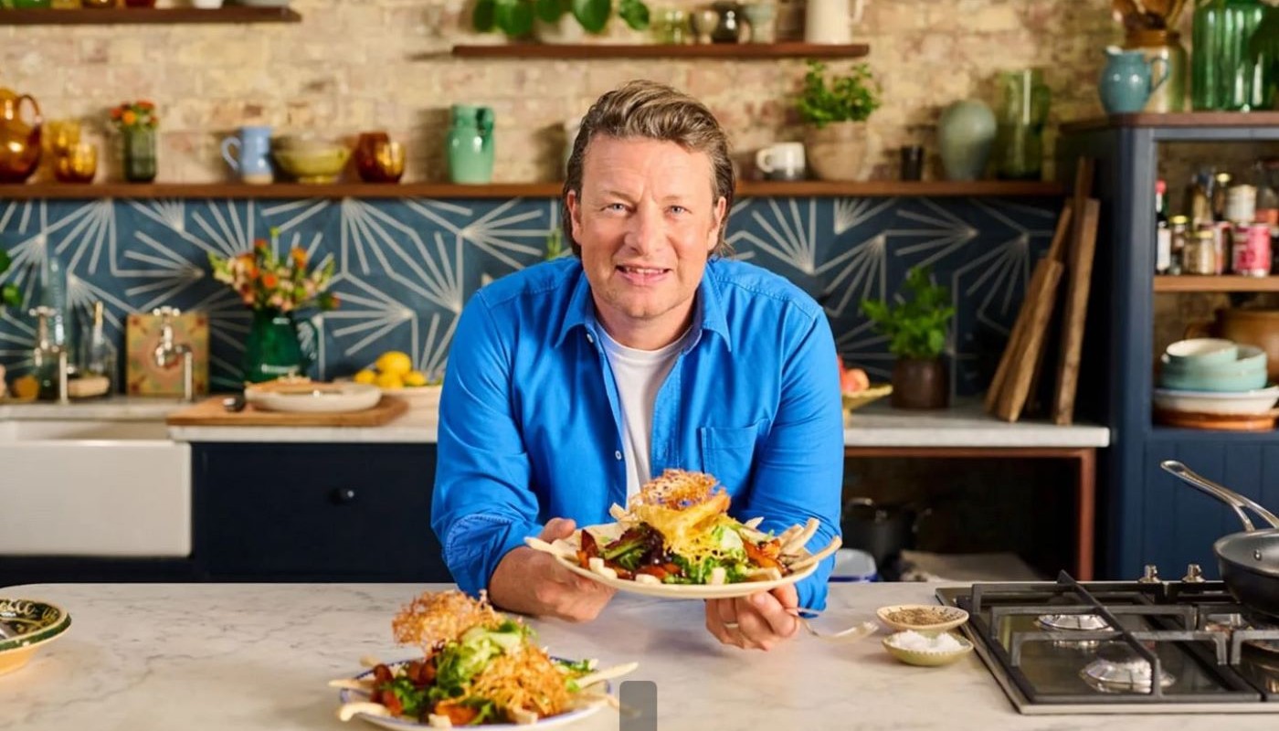 JAMIE OLIVER KITCHEN: ΑΝΟΙΓΕΙ ΣΤΗΝ ΕΛΛΑΔΑ ΤΟ ΠΡΩΤΟ ΕΣΤΙΑΤΟΡΙΟ ΤΗΣ ΑΛΥΣΙΔΑΣ | Νέα