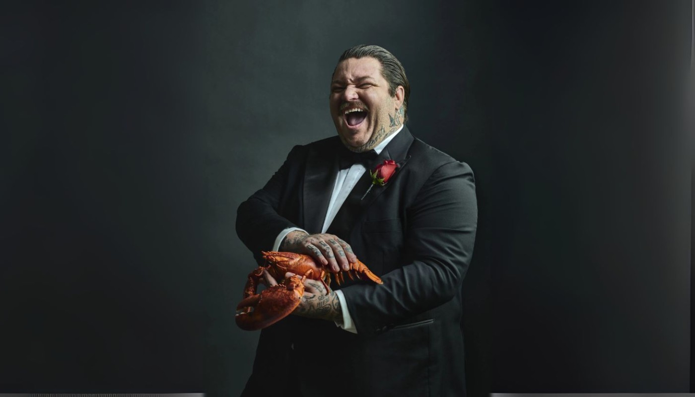 MATTY MATHESON: ΕΝΑΣ ΠΛΗΘΩΡΙΚΟΣ FRONTMAN ΑΠΟ ΤΗΝ ΚΟΥΖΙΝΑ, ΣΤΙΣ ΣΥΝΑΥΛΙΕΣ ΚΑΙ ΣΤΑ ΚΙΝΗΜΑΤΟΓΡΑΦΙΚΑ ΠΛΑΤΟ. | Θέματα