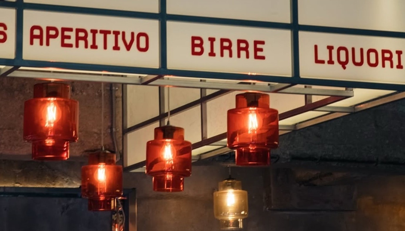 NOT IN ATHENS, DEFINITELY IN THE VIBE: ΤΟ IDEAL ΕΙΝΑΙ ΤΟ ΝΕΟ BAR ΠΟΛΟΣ ΕΛΞΗΣ ΣΤΑ ΕΞΑΡΧΕΙΑ | The Bars