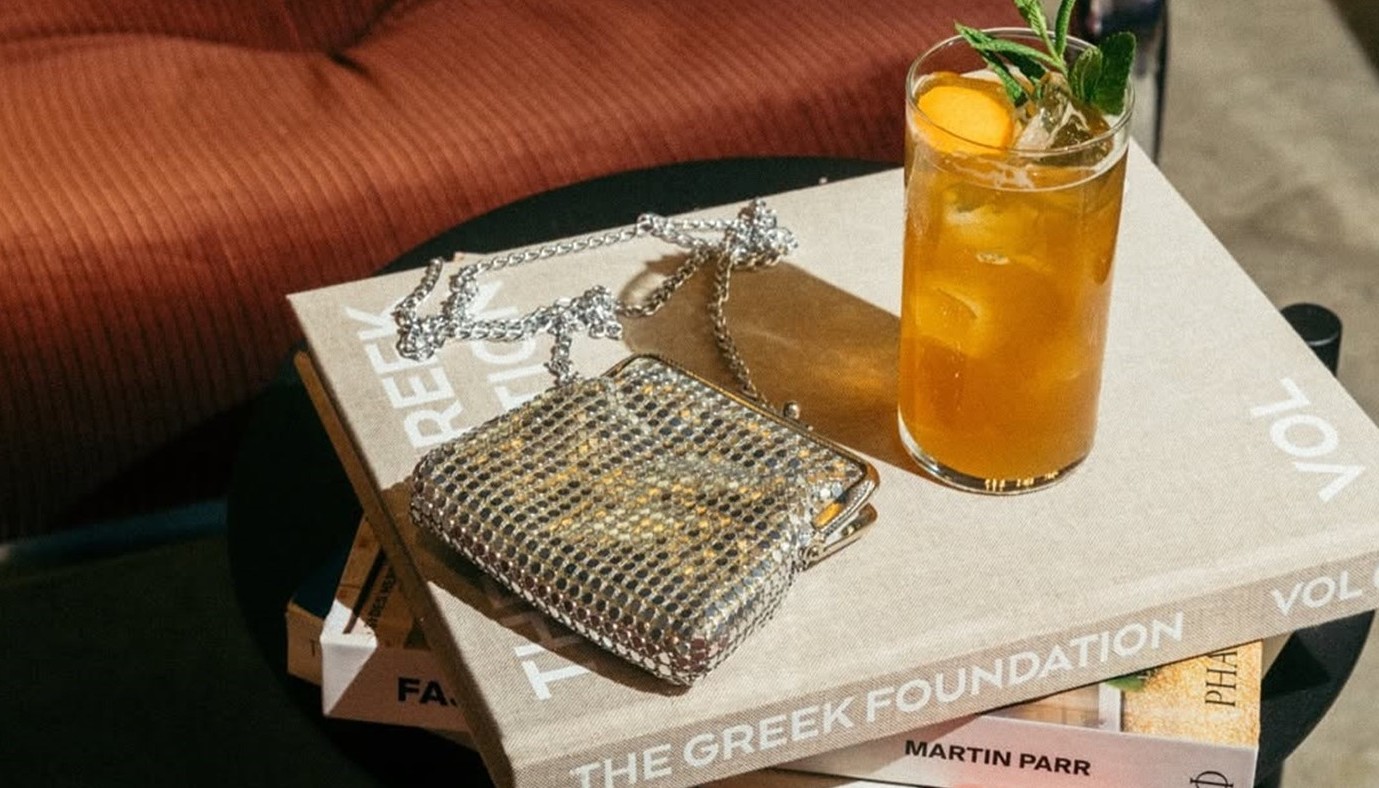 OKUPA LISTENING BAR: Η ΑΘΗΝΑ ΠΟΥ ΑΚΟΥΓΕΤΑΙ ΚΑΙ ΠΙΝΕΤΑΙ ΑΛΛΙΩΣ | The Bars