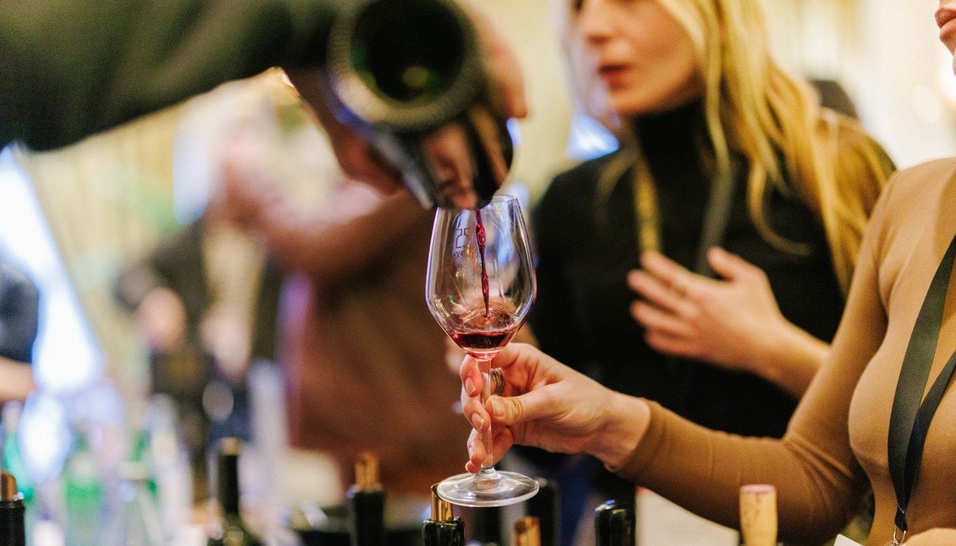 ΜΕΓΑΛΑ ΚΟΚΚΙΝΑ ΚΡΑΣΙΑ: ΤΟ ΚΑΘΙΕΡΩΜΕΝΟ ΡΑΝΤΕΒΟΥ ΜΕ ΣΠΑΝΙΑ, ΣΥΛΛΕΚΤΙΚΑ, ΕΩΣ ΚΑΙ ΜΥΘΙΚΑ ΕΡΥΘΡΑ ΚΡΑΣΙΑ ΤΟΥ ΕΛΛΗΝΙΚΟΥ ΚΑΙ ΤΟΥ ΞΕΝΟΥ ΑΜΠΕΛΩΝΑ | Νέα