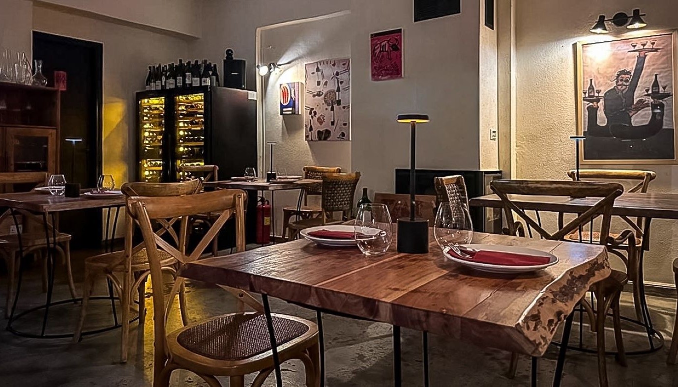 ALIBERTOS: ΖΕΥΓΑΡΩΜΑ ΠΡΟΣΕΓΜΕΝΩΝ ΓΕΥΣΕΩΝ ΚΑΙ ΕΚΛΕΚΤΩΝ ΚΡΑΣΙΩΝ ΣΤΑ ΧΑΝΙΑ | Θέματα