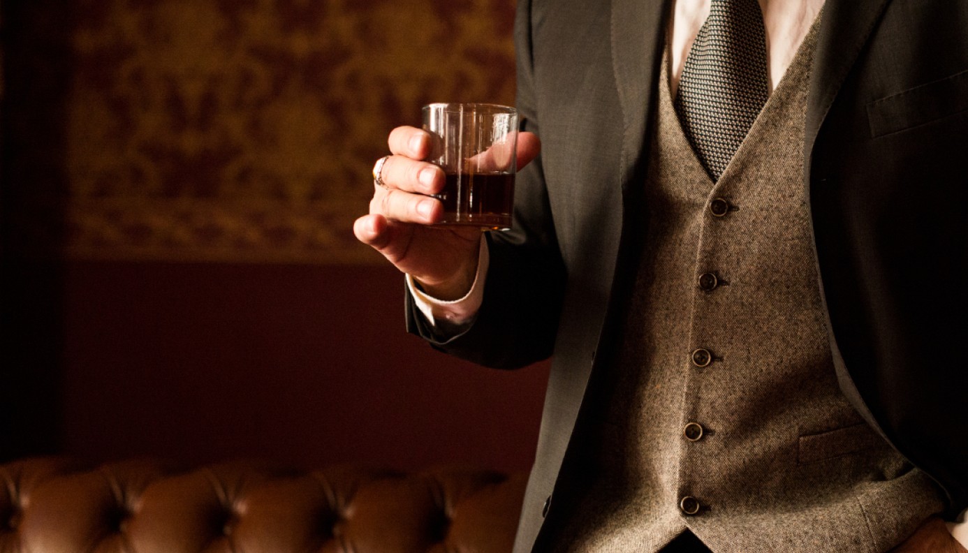 ΤΑ ΜΥΣΤΙΚΑ ΠΟΥ ΚΡΥΒΟΝΤΑΙ ΠΙΣΩ ΑΠΟ ΤΙΣ ΛΕΠΤΟΜΕΡΕΙΕΣ ΕΝΟΣ ΚΛΑΣΙΚΟΥ ΚΟΣΤΟΥΜΙΟΥ | Men’s Regalia