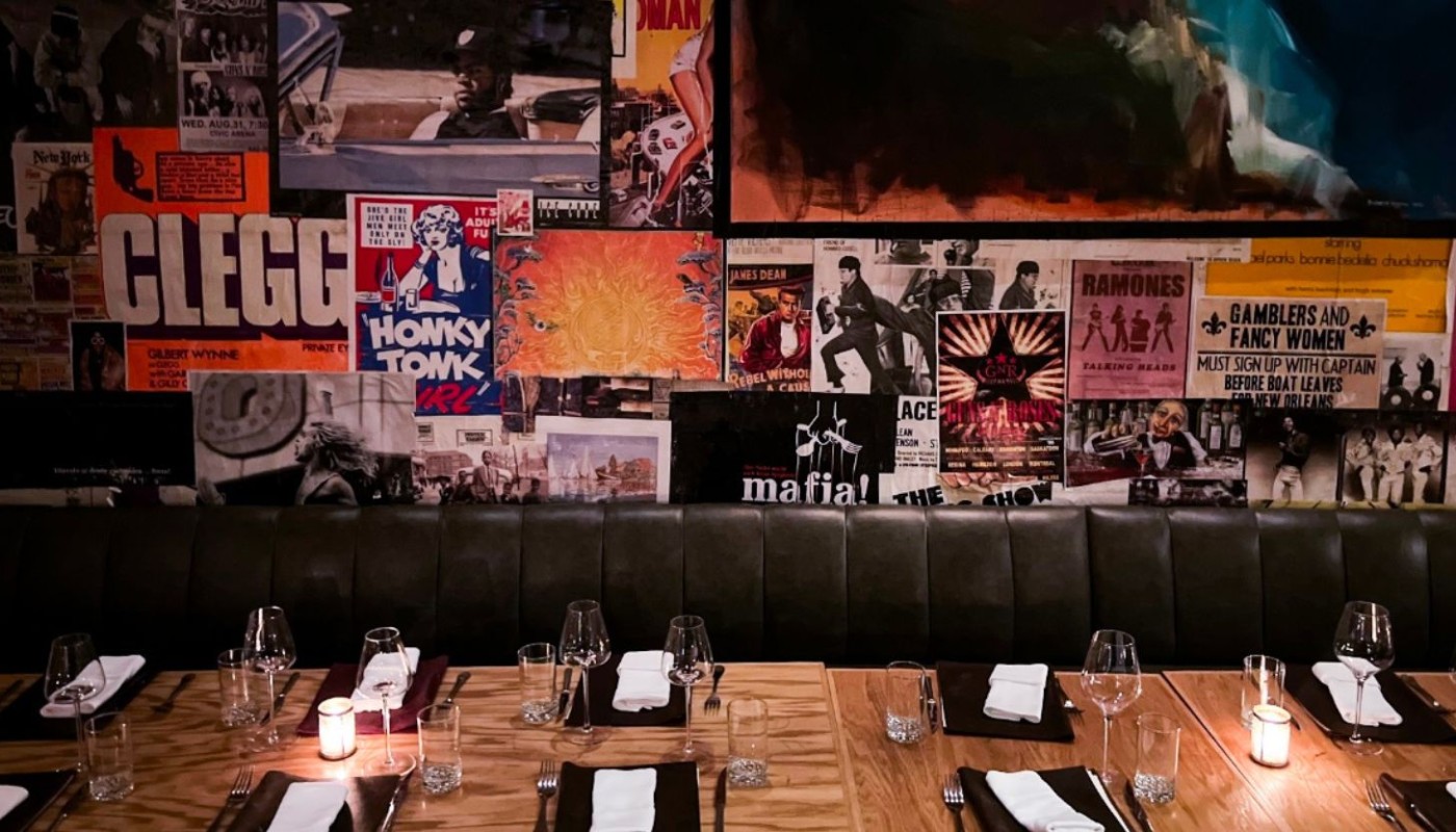 VINYL STEAKHOUSE: Η ΝΕΑ ΥΟΡΚΗ ΑΛΛΑΖΕΙ ΤΑ ΛΕΥΚΑ ΤΡΑΠΕΖΟΜΑΝΤΗΛΑ ΜΕ ΒΙΝΥΛΙΑ | Θέματα