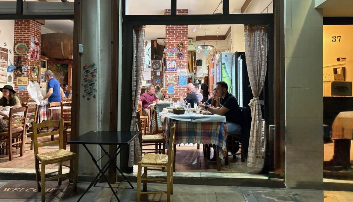 ΚΑΠΗΛΕΙΟ Ο ΖΑΧΟΣ - ΟΣΟ ΥΠΑΡΧΟΥΝ ΑΚΟΜΑ ΤΑΒΕΡΝΕΣ… | Θέματα